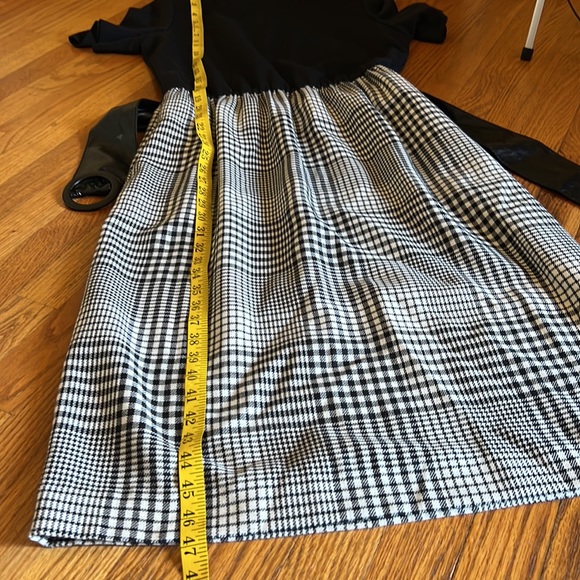 Serbin short sleeve black & white houndstooth print dress with matching jacket. - Picture 9 of 11